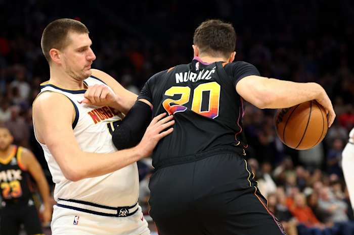 Denver Nuggets center Nikola Jokic (left) defends against Phoenix Suns center Jusuf Nurkic (20) in the first half at Footprint Center.